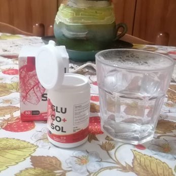 Glucosol — Dose mit Faltschachtel auf dem Tisch